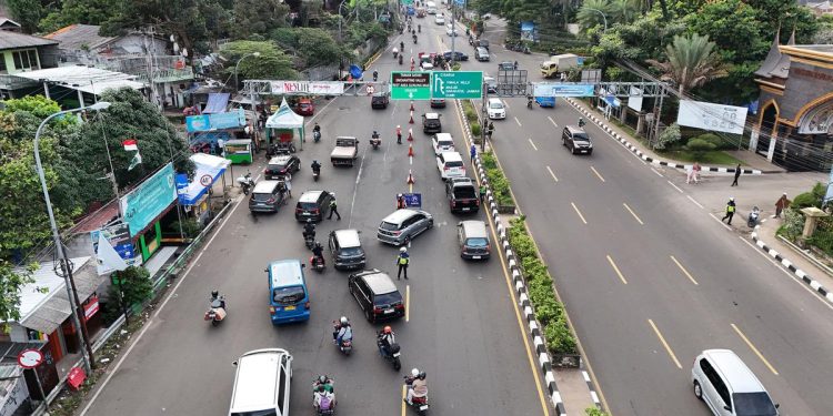 Satu Arah Puncak Berlaku Selama Long Weekend Hadapi Peningkatan Kendaraan
