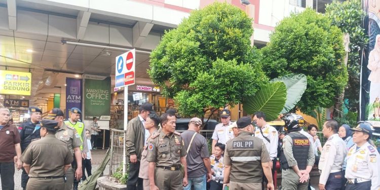 Cek Izin dan Pajak yang Berlaku