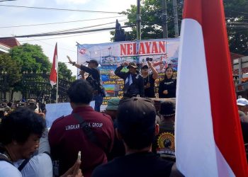 Demo Nelayan Pati Terkait Harga BBM, Bupati dan DPRD Bertemu dengan Massa
