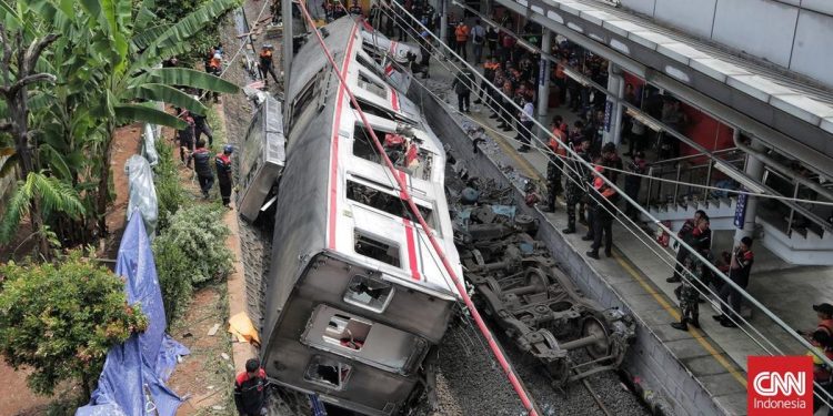 Polisi Selidiki Kasus Taksi Tabrak KRL, Kecelakaan Kereta Dapat Penanganan KNKT