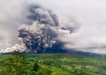 Erupsi Gunung Semeru Muntahkan Awan Panas Guguran Malam Sabtu