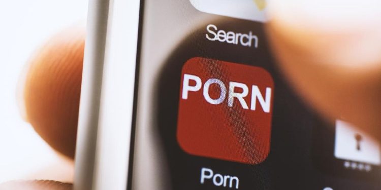Polisi Amankan Penyiar Acara Konten Dewasa di Platform Media Sosial