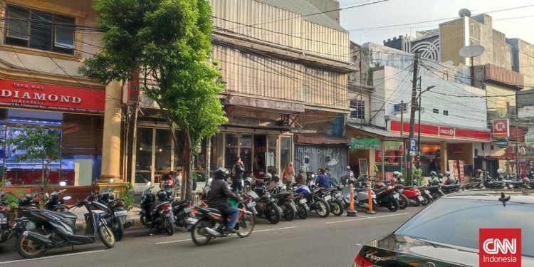 Pemprov DKI Tindak Parkir Liar di Blok M, 13 Penjaga Parkir Ditangkap