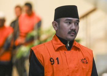 Bupati Bekasi Didakwa Terima Suap Rp11 M dan Ayahnya Rp1 M