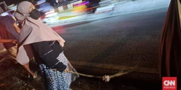 Penyapu Koin di Jembatan Kali Sewo Indramayu Meninggal Terkena Tabrakan Kontainer