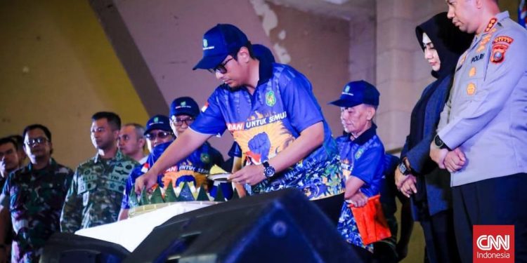 May Day Massa Buruh di Medan dengan Joget dan Potong Tumpeng Bersama Walikota