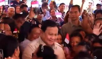 Momen Prabowo Joget Tabola Bale Bersama Warga Miangas