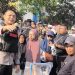 Kapolres Depok Traktir Warga Jajan saat CFD dan Ngopi Saat Patroli Malam