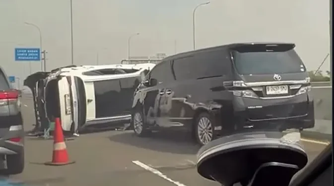 Kronologi Kecelakaan Beruntun di Tol Becakayu, Tiga Mobil Terlibat dan Rusak Parah