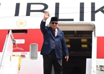 Teddy Seskab Tanggapi Kritik Rombongan Prabowo ke Luar Negeri