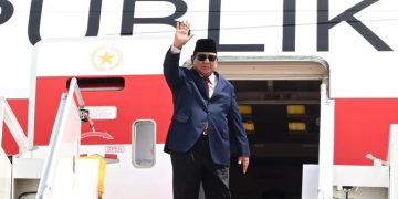 Teddy Seskab Tanggapi Kritik Rombongan Prabowo ke Luar Negeri
