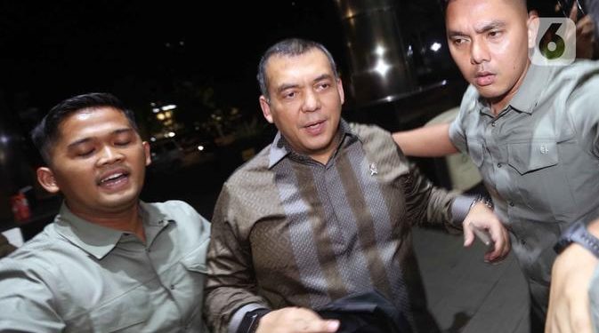 Jelang Tengah Malam, Wamen Imipas Silmy Karim Menyerahkan Diri ke KPK