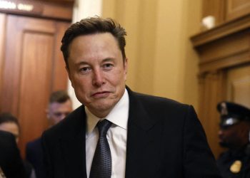 Elon Musk Menjadi Triliuner Pertama di Dunia Melalui IPO SpaceX
