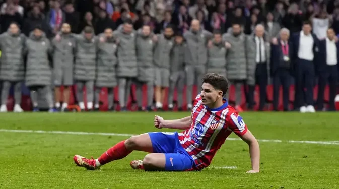 Atletico Madrid Marah, Tuduh Barcelona Lakukan Pendekatan Ilegal Terhadap Julian Alvarez