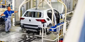 PHK 100 Ribu Karyawan Volkswagen Karena Persaingan Mobil China yang Semakin Ketat