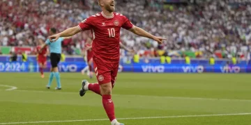 Christian Eriksen Pingsan di Laga Denmark vs Ukraina, Duel Dihentikan