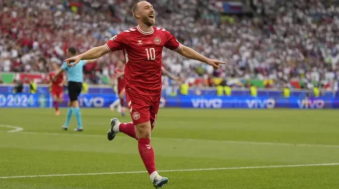 Christian Eriksen Pingsan di Laga Denmark vs Ukraina, Duel Dihentikan