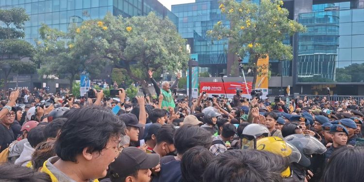 Kondisi Terkini Demo Mahasiswa di Bundaran HI Jalan Ditutup dan Lalu Lintas Macet