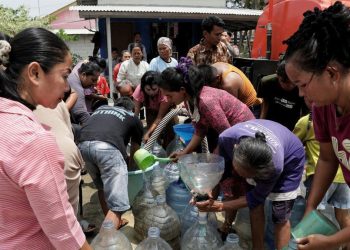 Kisah Warga Tasikmalaya Bertahan Hidup dengan Air Masjid di Musim Kemarau