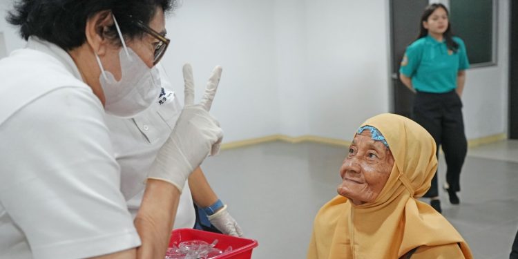 Tutup Rangkaian Operasi Katarak Gratis HUT ke-50 di Bandung