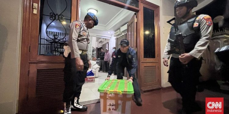 Sita Pabrik Pemurnian Emas oleh Dittipideksus Polri di Sidoarjo