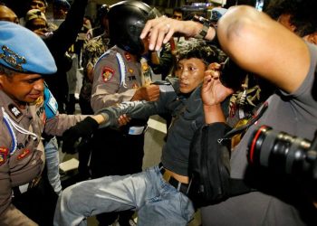 Klaim LBH Surabaya Sempat Dipersulit dalam Mendampingi Massa Aksi yang Ditahan