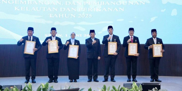 Apresiasi Satyalancana Wira Karya oleh Mendagri untuk 6 Tokoh