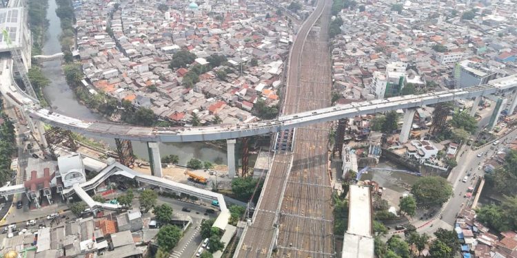 Tinggi Jalur LRT Manggarai di Atas Jalur KRL