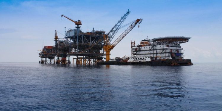 Harga Minyak Indonesia Anjlok dari US$ 106 Menjadi US$ 83 per Barel