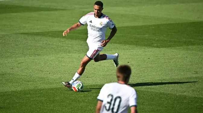 Trent Alexander-Arnold Buat Mourinho Terkesan tapi Ada Satu Kelemahan yang Terlihat