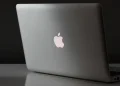 Rencana Perubahan Desain MacBook Pro Entry-Level pada 2027