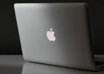 Rencana Perubahan Desain MacBook Pro Entry-Level pada 2027