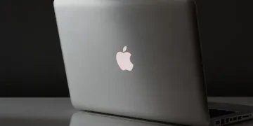 Rencana Perubahan Desain MacBook Pro Entry-Level pada 2027