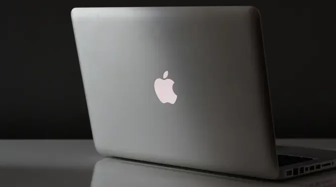 Rencana Perubahan Desain MacBook Pro Entry-Level pada 2027