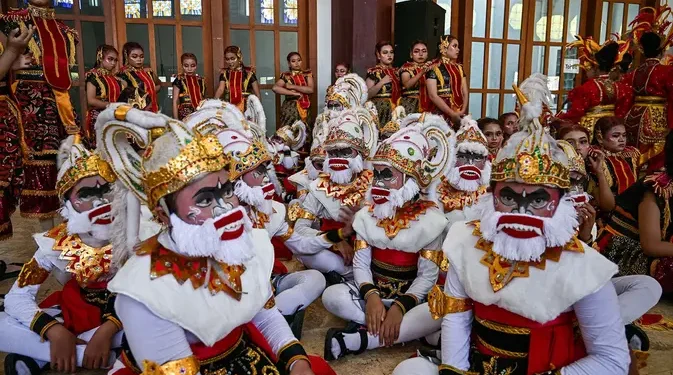 Kemeriahan Festival Yosakoi Remo di Surabaya