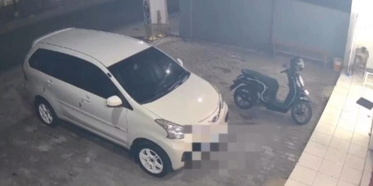 Maling Pecah Kaca Mobil di Bekasi Ambil Uang Rp 9 Juta dan iPhone 15