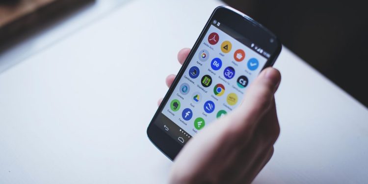 Mendikdasmen Rilis Edaran Pembatasan Penggunaan Gadget di Sekolah