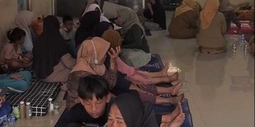 Asap TPA Jatiwaringin Masih Tebal, Warga di Posko Pengungsian Terpengaruh