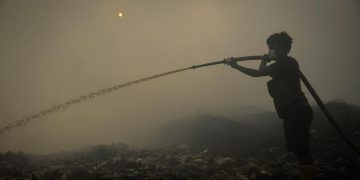 Pemkab Akan Bangun Embung di Sekitar TPA Jatiwaringin Setelah Kebakaran Padam