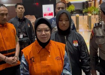 Bupati Sukoharjo Etik Suryani Ditahan oleh KPK