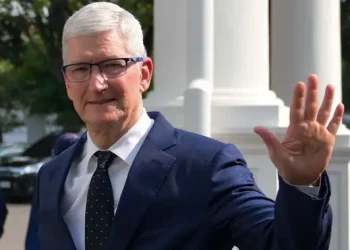 CEO Apple Tim Cook Mundur dan Serahkan Kepemimpinan kepada John Ternus