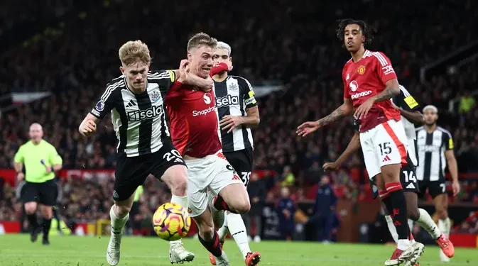 Tiga Pilihan Pengganti Lewis Hall untuk Manchester United