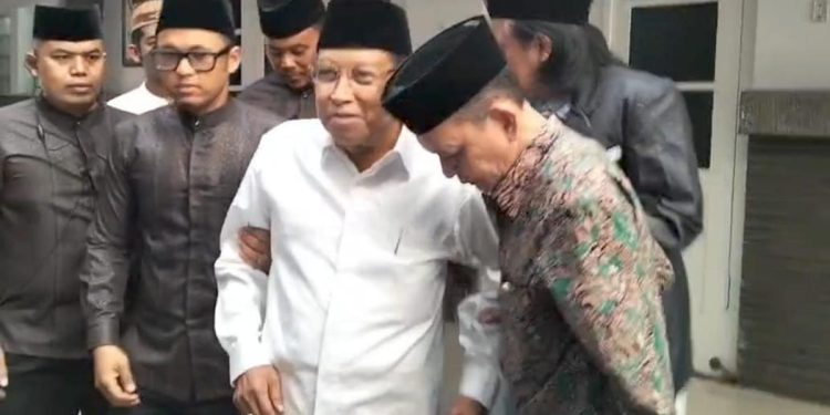 Kiai Said Aqil Salat Hajat Bersama Gus Kikin Jelang Pemilihan Ketum PBNU, Apa Maknanya?