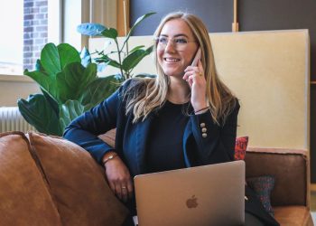 10 Wanita di Atas 50 Tahun dengan Dampak Besar di Bidang Investasi