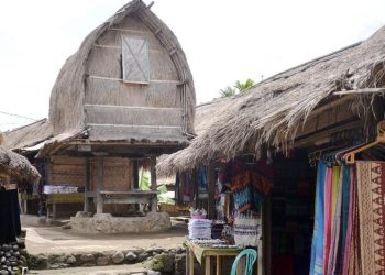 Kebakaran Rumah Adat Sade di Lombok Tengah