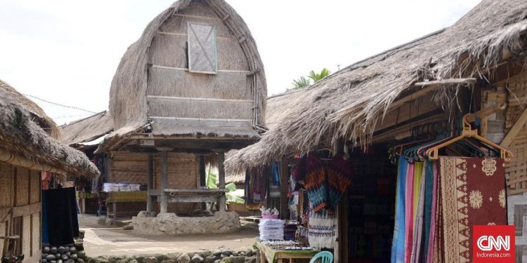 Kebakaran Rumah Adat Sade di Lombok Tengah