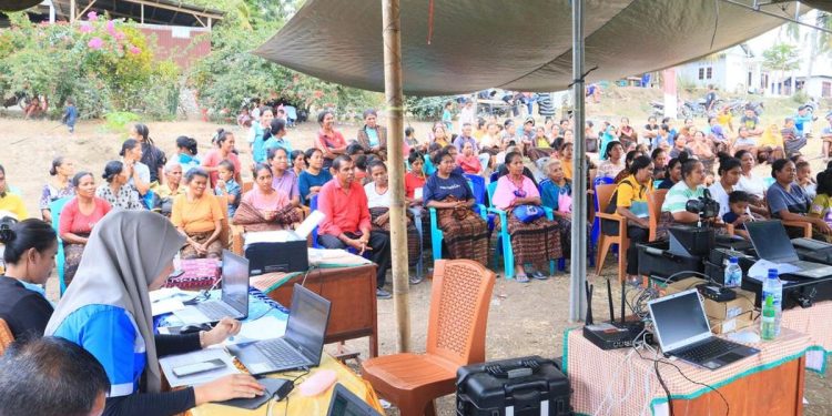 Tim Dukcapil Menerbitkan 3055 Dokumen Kependudukan Setelah Gempa NTT