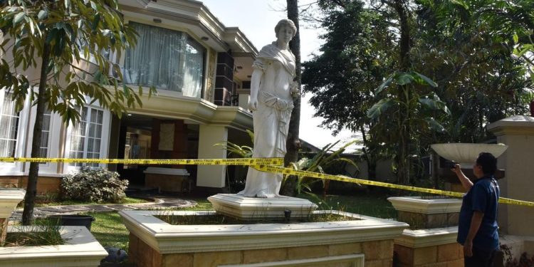 Hakim Menolak Permohonan Pengembalian Foto Keluarga Febrie yang Disita di Sentul