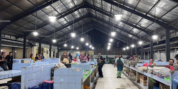 Pedagang Pasar Kramat Jati Diberikan Kebebasan Iuran Selama 6 Bulan