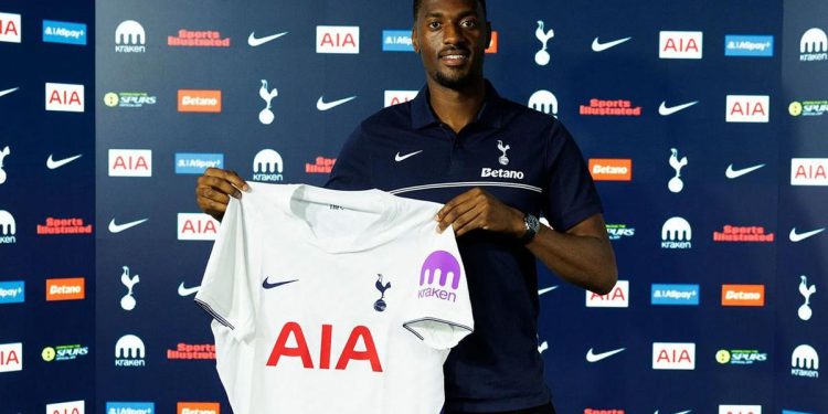 Tosin Adarabioyo Sebut Alasan Meninggalkan Chelsea dan Bergabung dengan Tottenham